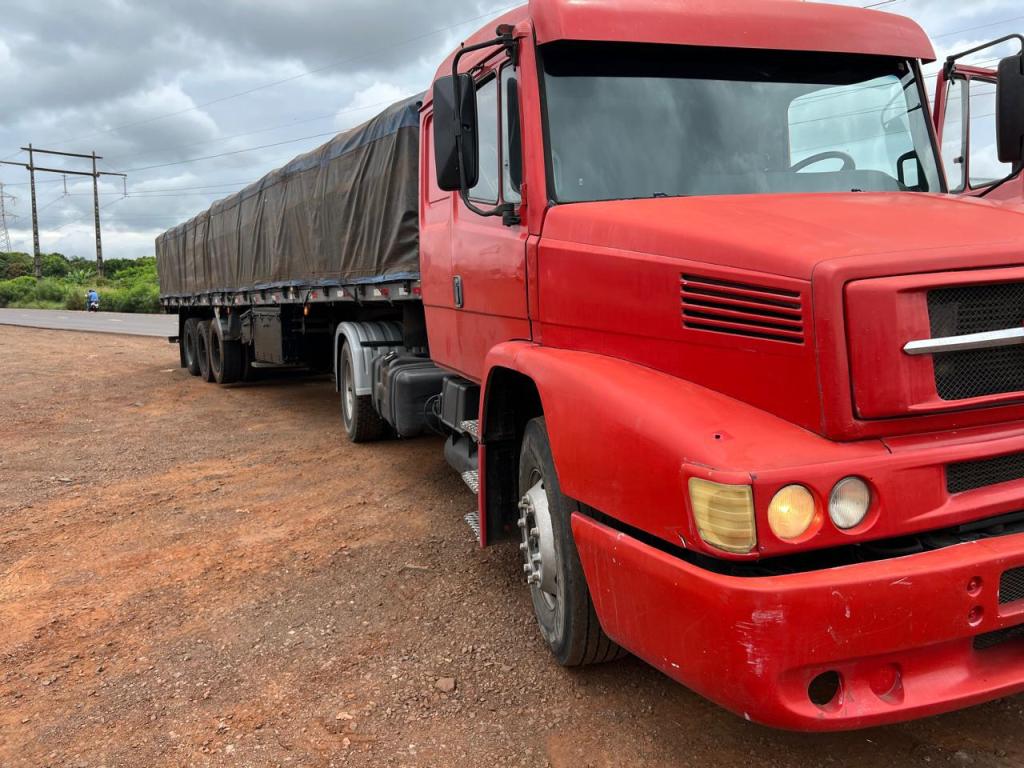 PF apreende caminhão com carga de cigarro