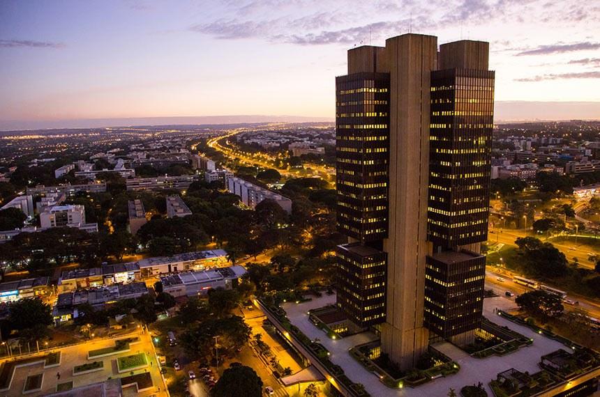 Projeto regulamenta pix e reforça proteção de sigilo bancário e...