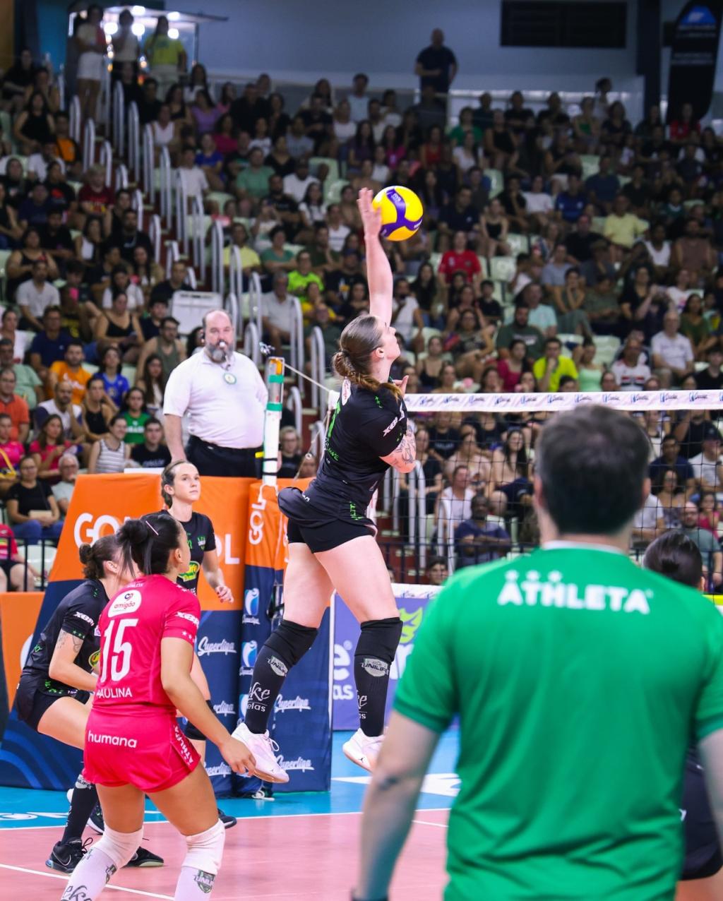 https://jornalnoroeste.com/uploads/images/2025/03/unilife-maringa-faz-historia-e-joga-os-playoffs-da-superliga-feminina-de-volei-bg-13718-081e0.jpeg