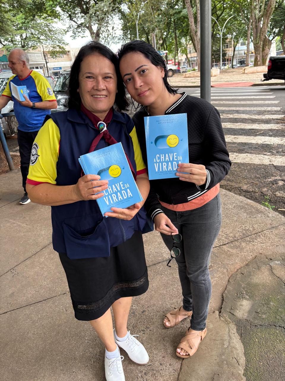 https://jornalnoroeste.com/uploads/images/2025/04/impacto-esperanca-2025-distribui-livro-sobre-saude-emocional-na-regiao-central-de-nova-esperanca-bg-14032-54273.jpeg