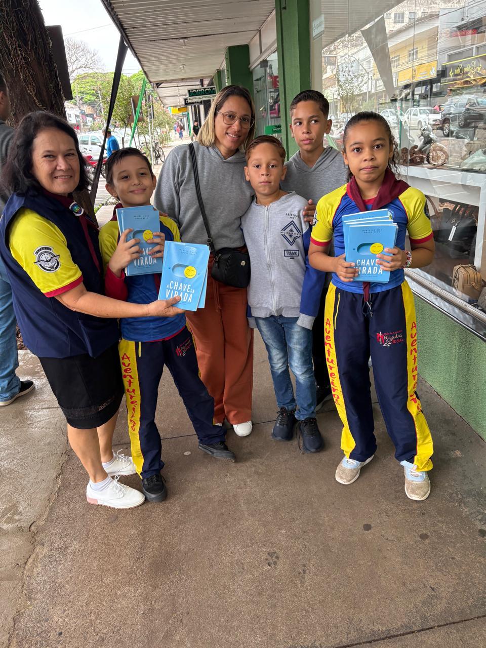https://jornalnoroeste.com/uploads/images/2025/04/impacto-esperanca-2025-distribui-livro-sobre-saude-emocional-na-regiao-central-de-nova-esperanca-bg-14032-c7fd9.jpeg