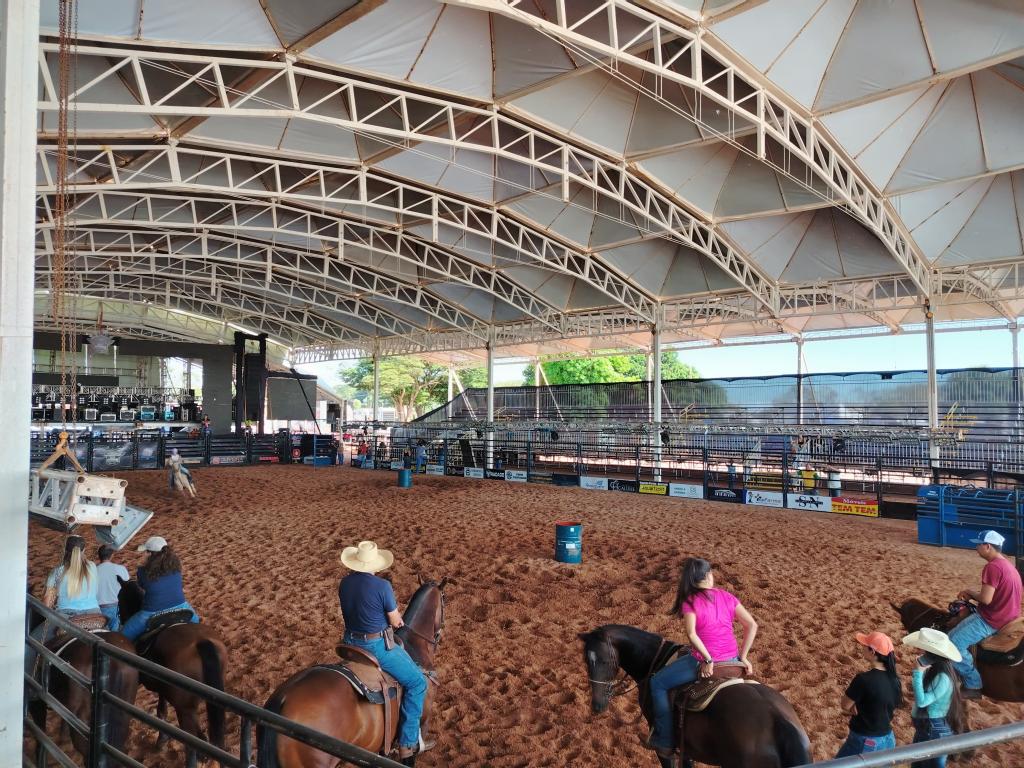 Nova Esperança Rodeio 2025: shows, rodeio e estrutura 100% coberta agitam a...
