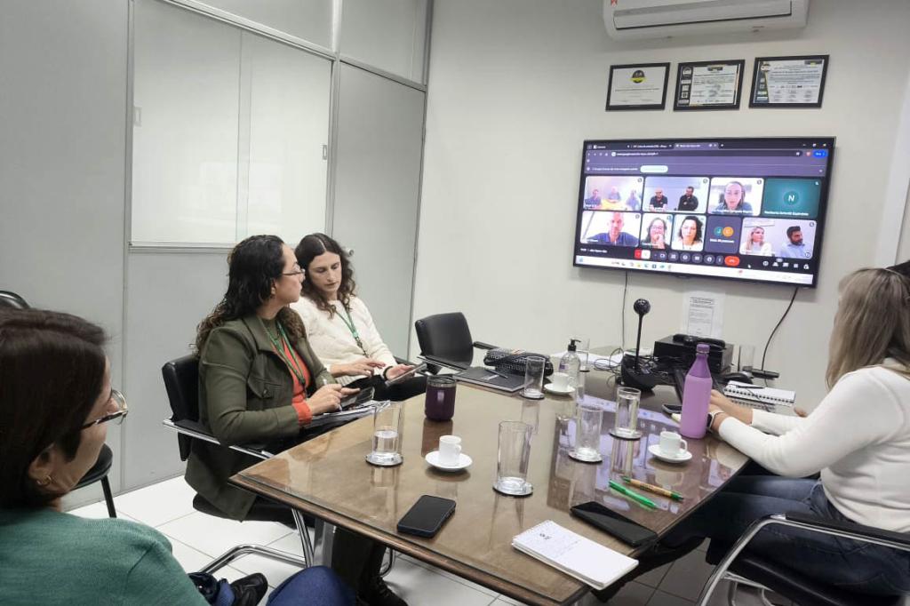 Adapar e Comitê de Sanidade Avícola reforçam protocolos para evitar gripe aviária...