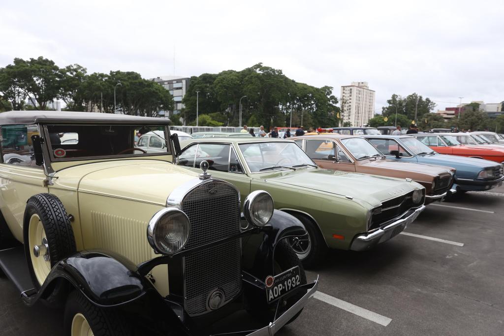 Carros antigos: Detran-PR vai reunir veículos placas pretas domingo em...