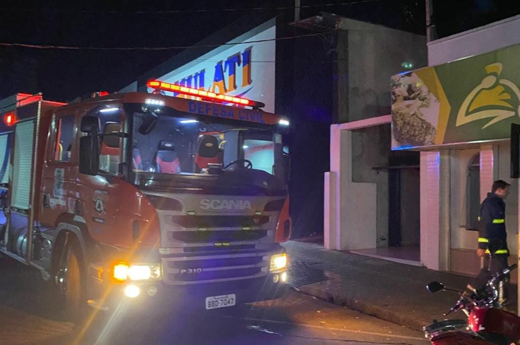 Incêndio atinge restaurante no Centro de Nova Esperança durante a madrugada desta...
