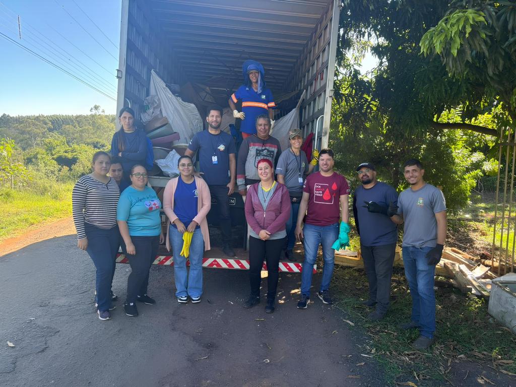 Mutirão de limpeza contra a Dengue mobiliza Vila Rural Avanci...