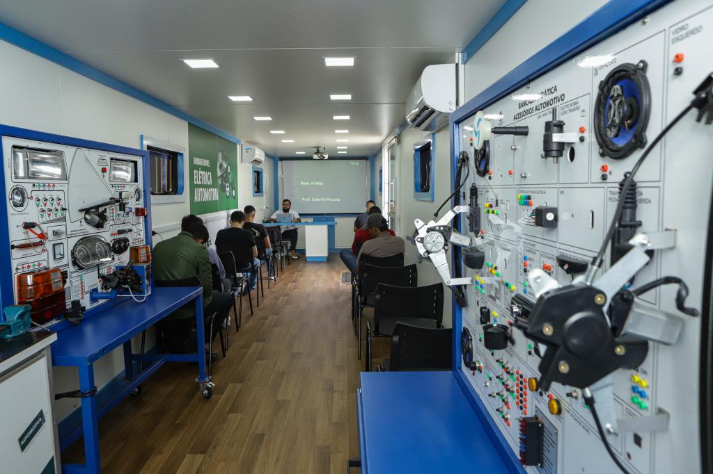 Nova Esperança recebe curso gratuito de Mecânica de Automóveis pelo Projeto Qualifica...