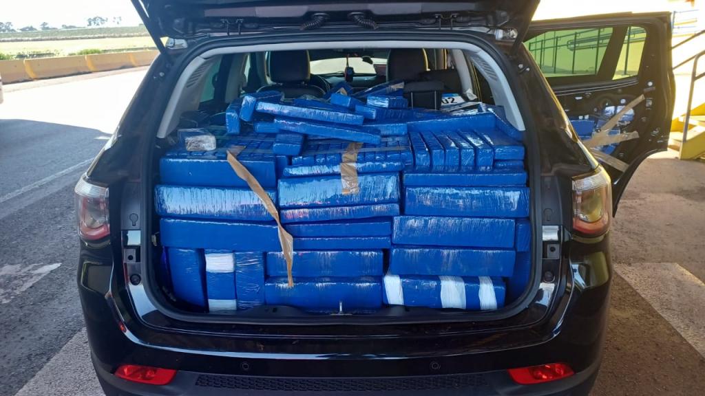 PRF apreende quase uma tonelada de Maconha em Mandaguari (PR)