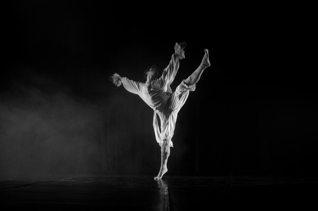 https://jornalnoroeste.com/uploads/images/2025/05/sucesso-de-publico-em-2023-espetaculo-de-danca-myrtha-retorna-com-segunda-temporada-gratuita-em-cinco-cidades-do-parana-bg-14156-831c1.jpeg