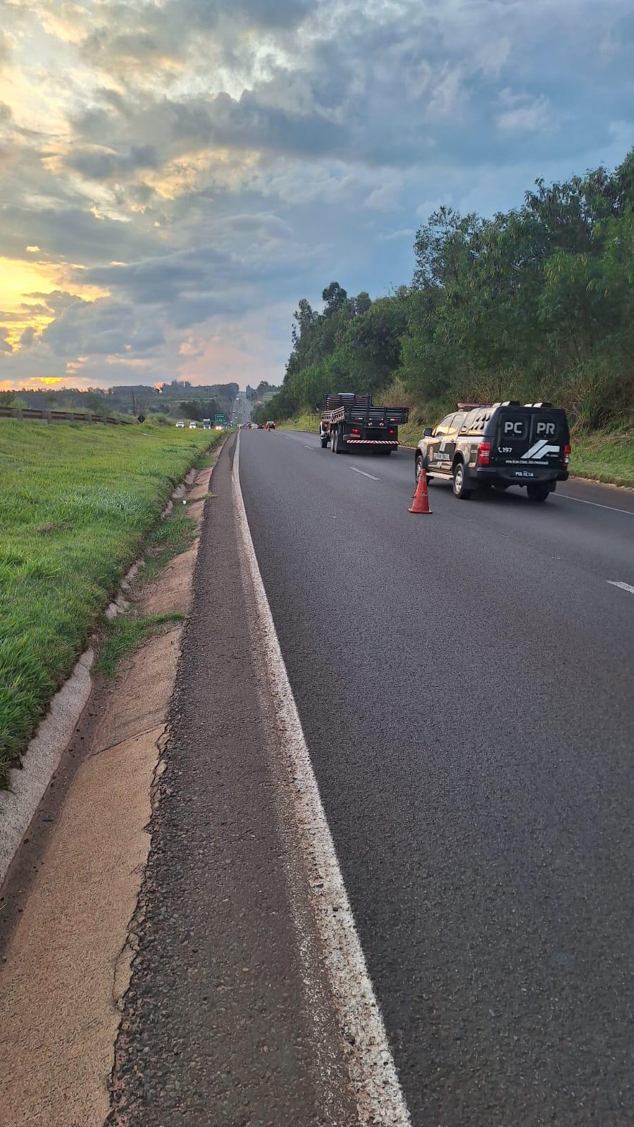 https://jornalnoroeste.com/uploads/images/2025/06/caminhao-carregado-com-algodao-tomba-na-br-376-em-nova-esperanca-bg-14338-485f2.jpeg