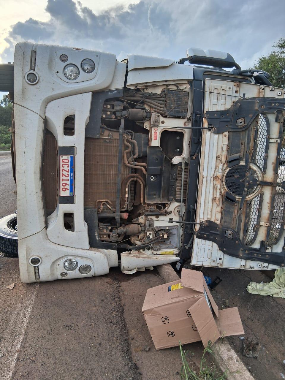 https://jornalnoroeste.com/uploads/images/2025/06/caminhao-carregado-com-algodao-tomba-na-br-376-em-nova-esperanca-bg-14338-cc23a.jpeg