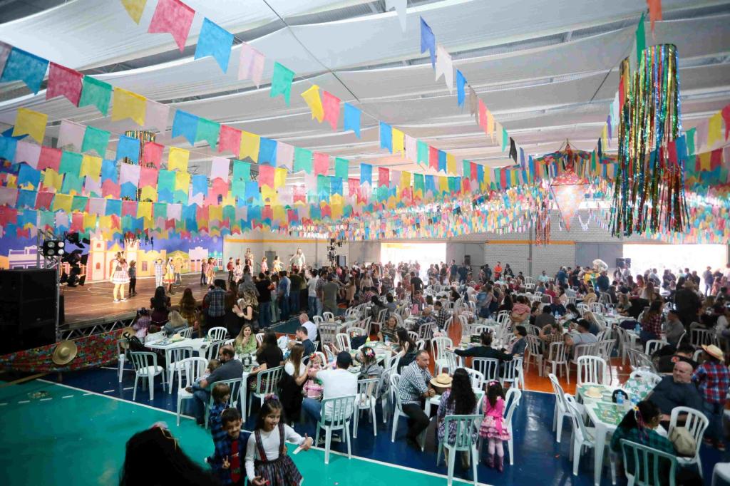 Festa Junina beneficente ajuda APAE e Casa das Fraldas de...
