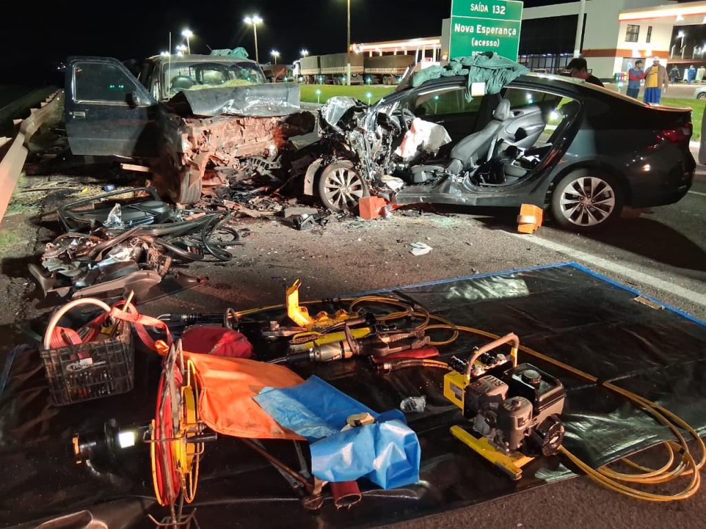 Grave acidente na BR-376, em Nova Esperança, deixa um morto...