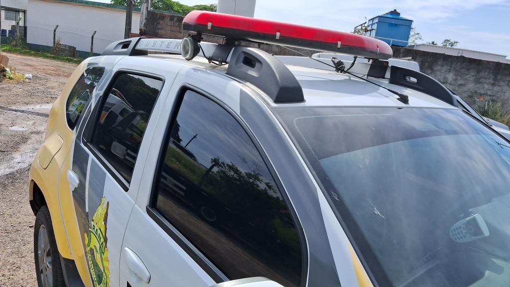 Homem é preso após ameaçar vítima com arma de fogo durante a...