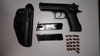 Homem é preso por porte ilegal de arma de fogo...