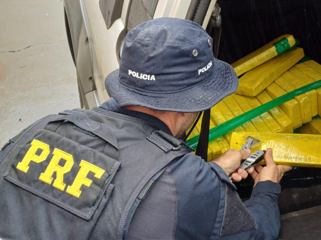 Polícia Rodoviária Federal apreende veículo com drogas em Mandaguaçu