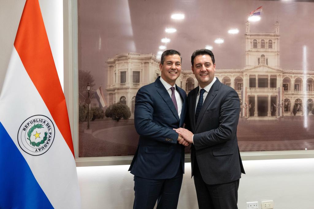 https://jornalnoroeste.com/uploads/images/2025/06/ratinho-junior-se-reune-com-presidente-do-paraguai-para-falar-sobre-ponte-da-integracao-e-comercio-bg-14385-6050c.jpg