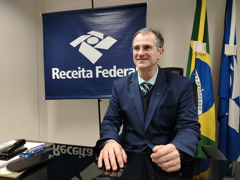 Delegado da Receita Federal orienta sobre regras para retorno de viagens internacionais:...