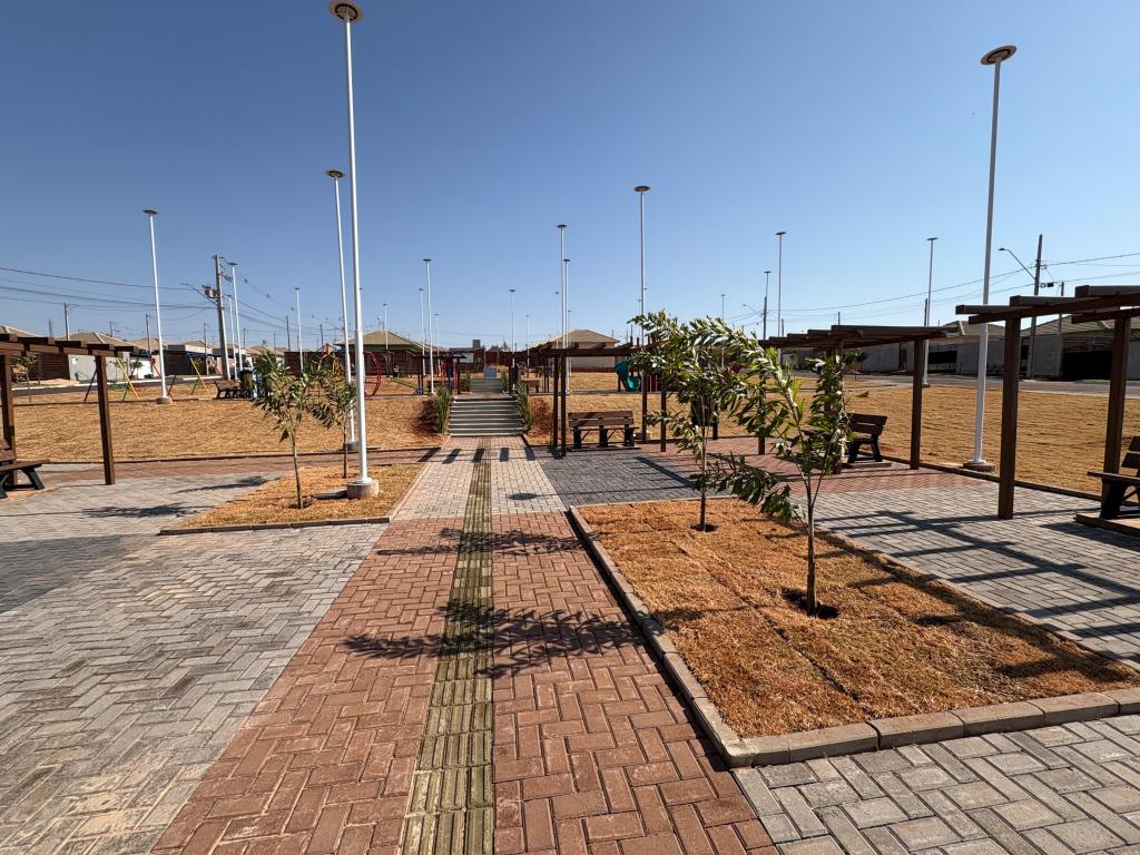 https://jornalnoroeste.com/uploads/images/2025/08/atalaia-inaugura-nesta-segunda-18-a-praca-armindo-pereira-no-residencial-joao-vilhena-bg-14843-ef06f.jpeg