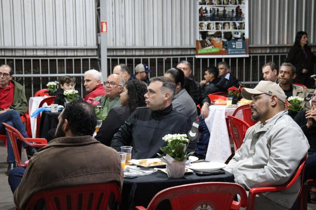 Corações em Festa: emoção marca a comemoração do Dia dos Pais na...