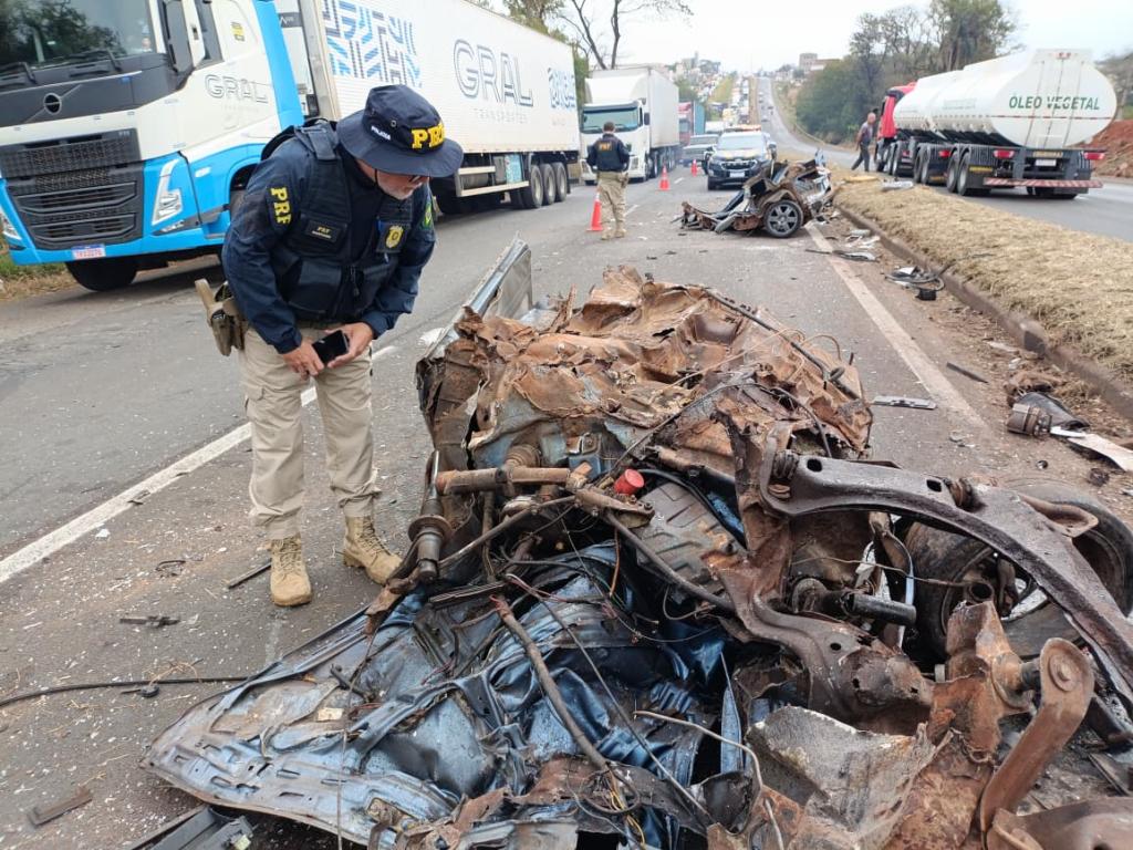 Gravíssimo acidente na BR-376 deixa três pessoas em estado grave