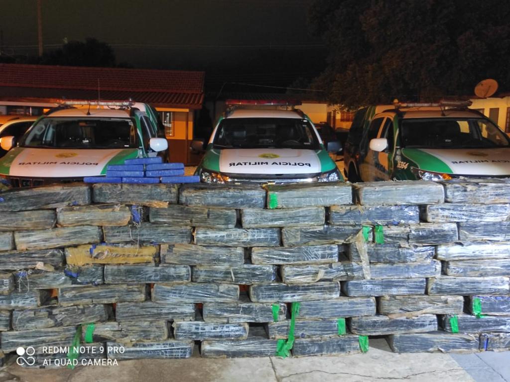 Polícia apreende mais de uma tonelada de maconha em ilha...