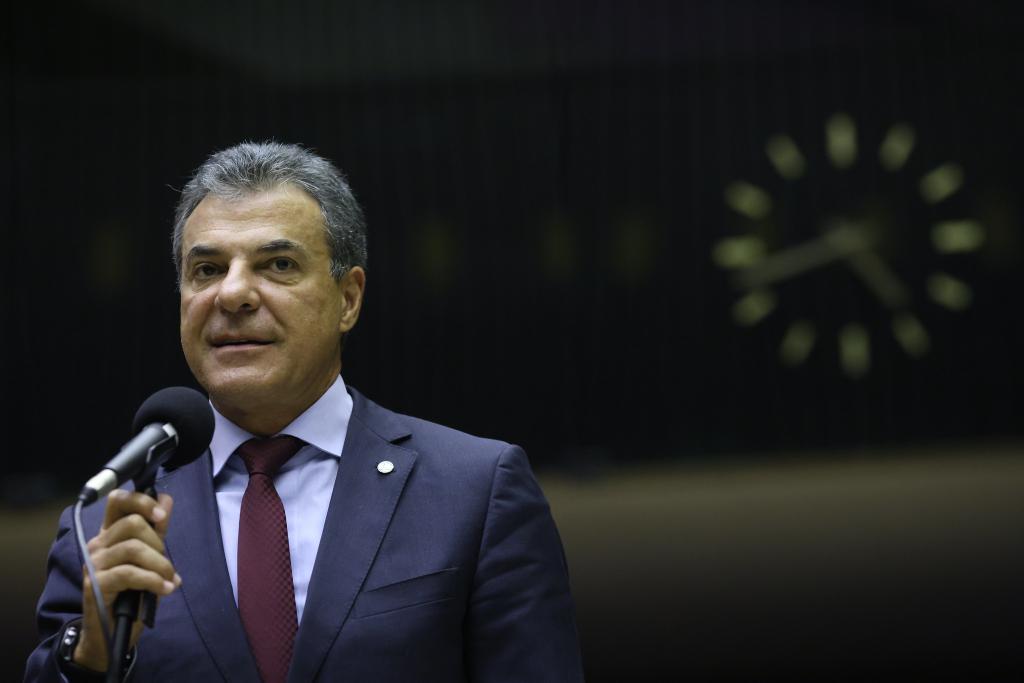 Beto Richa quer prioridade para professores em programa habitacional