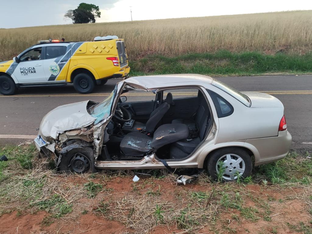 Colisão frontal na PR-497 deixa duas pessoas feridas