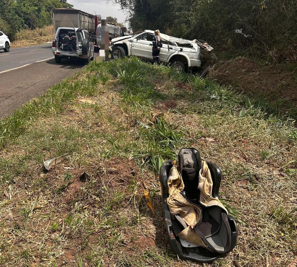 Criança morre e quatro pessoas ficam feridas em grave acidente  na...