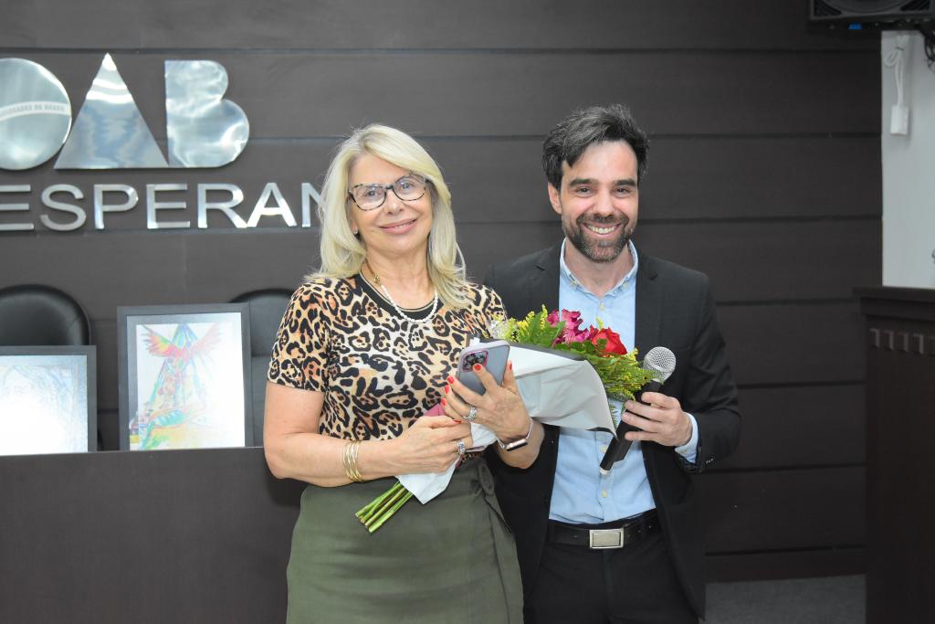 https://jornalnoroeste.com/uploads/images/2025/09/familiares-e-amigos-participaram-do-lancamento-do-livro-metastases-em-homenagem-ao-saudoso-advogado-edson-olivatti-bg-15162-ff7f2.jpg