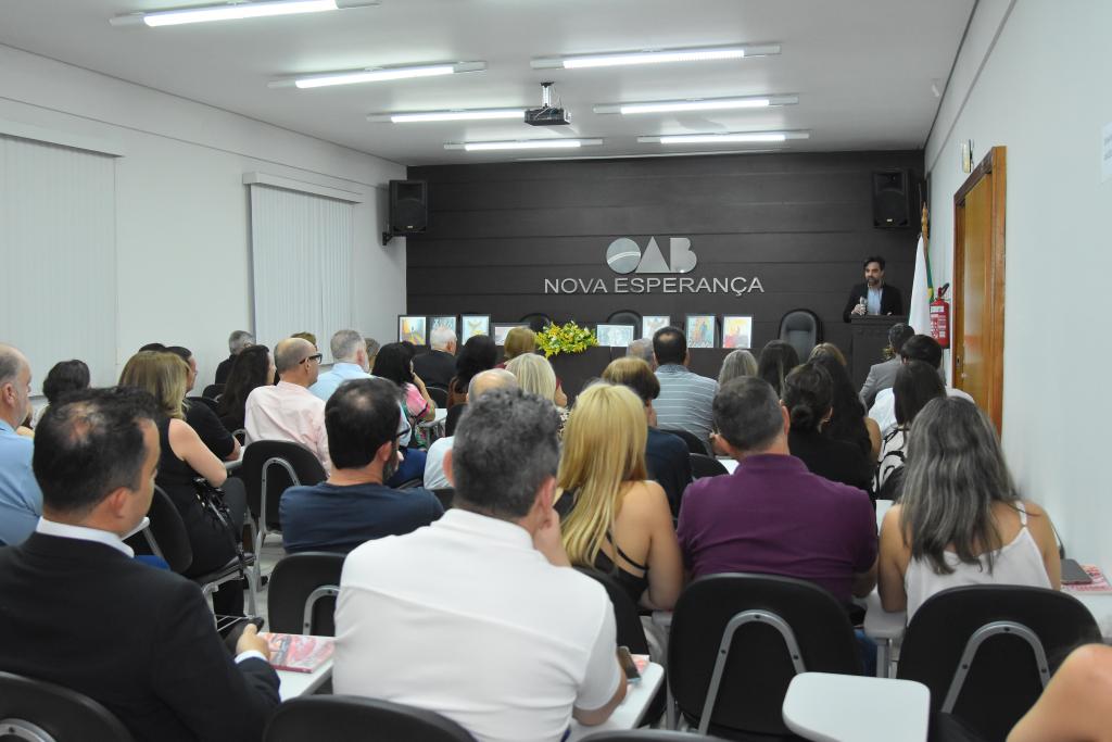 Familiares e amigos participaram do lançamento do livro