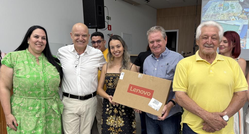 Premiação Cultural marca os 73 anos de Nova Esperança com emoção, história...