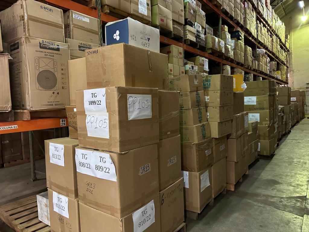 Receita Federal doa mais de R$ 2,8 milhões em mercadorias apreendidas para...