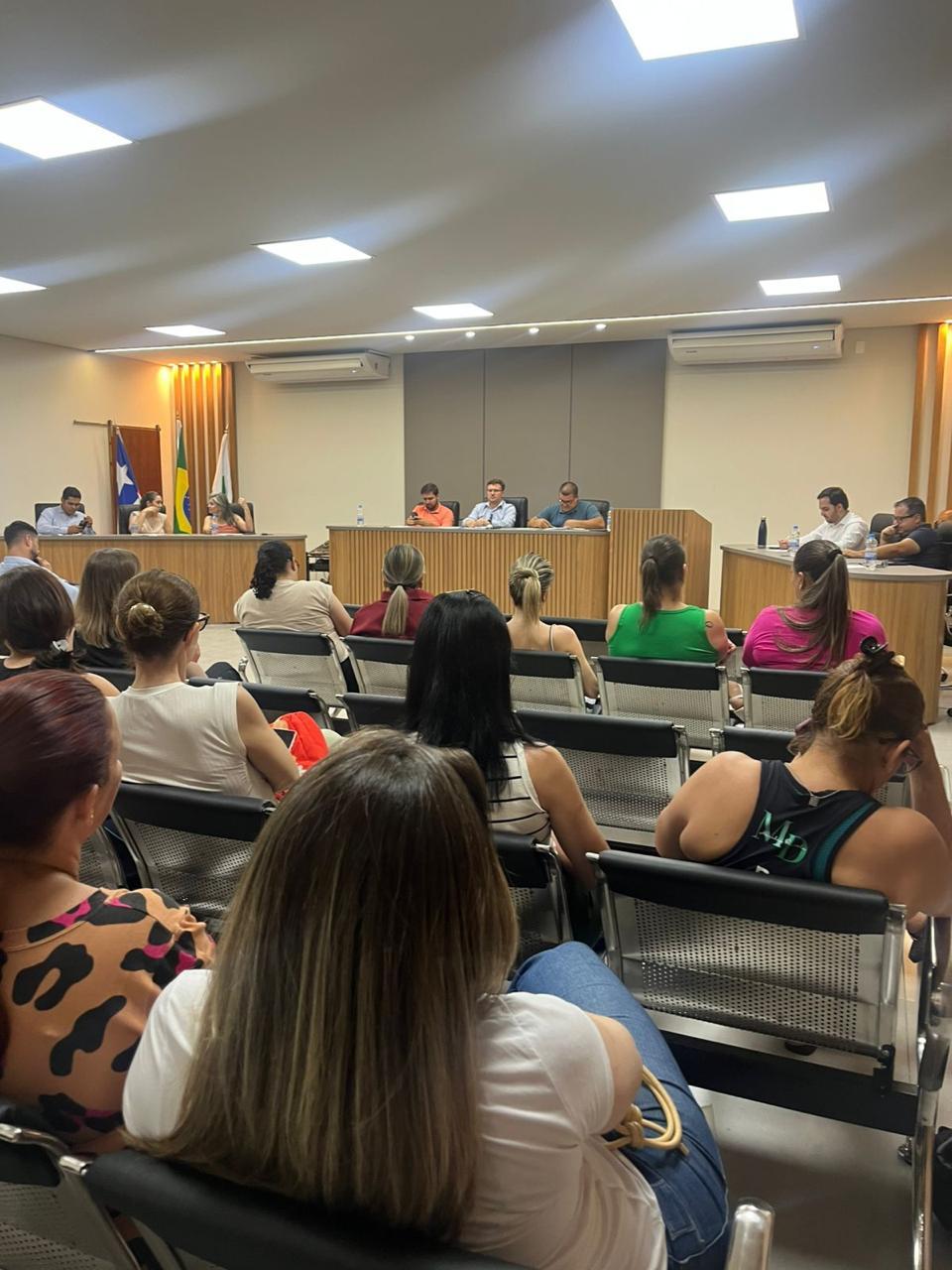 Câmara de Paranacity aprova custeio de transporte para universitários