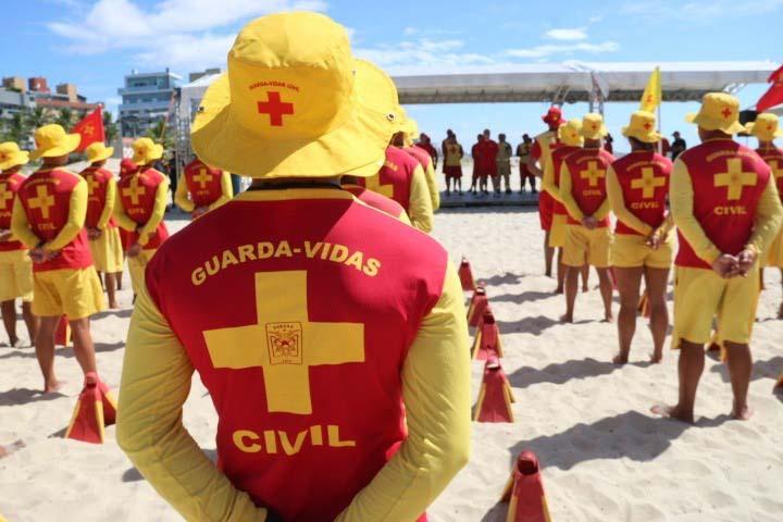 Corpo de Bombeiros abre inscrições para curso gratuito de guarda-vidas civil no...