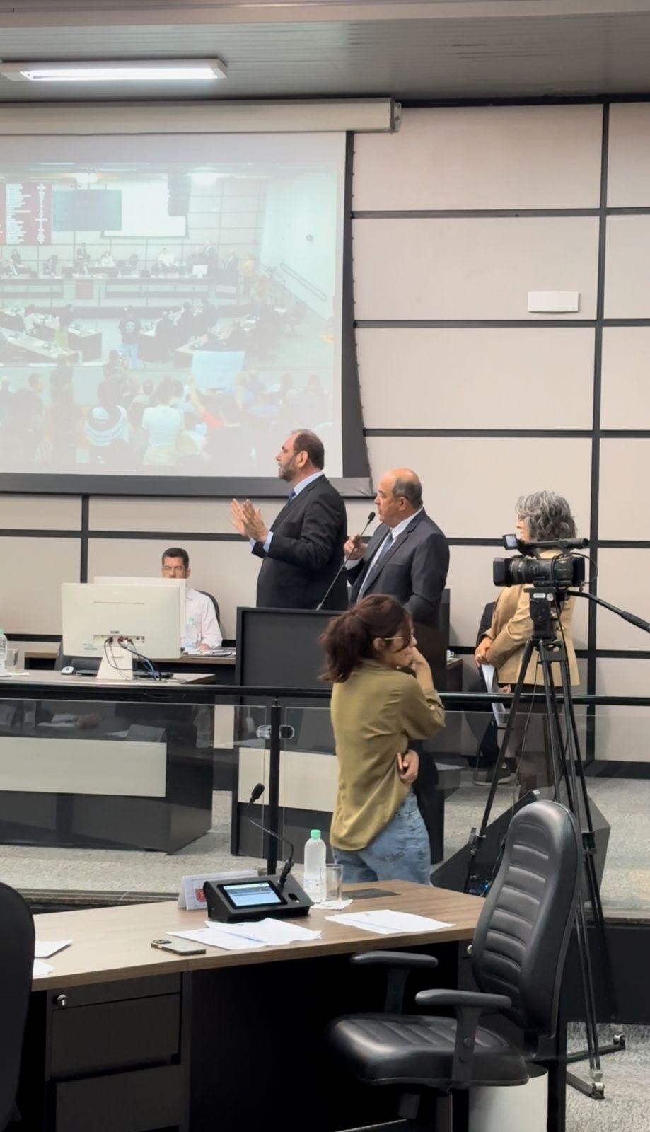 https://jornalnoroeste.com/uploads/images/2025/10/mario-verri-pede-nulidade-de-sessao-que-aprovou-aumento-de-30-no-iptu-bg-15232-c3383.jpeg