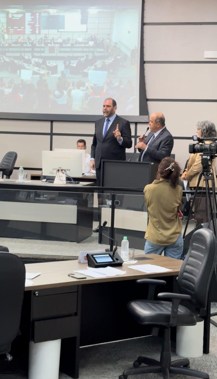 https://jornalnoroeste.com/uploads/images/2025/10/mario-verri-pede-nulidade-de-sessao-que-aprovou-aumento-de-30-no-iptu-bg-15232-f94e2.jpeg