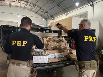 PRF apreende caminhonete carregada com grande quantidade de medicamentos ilegais
