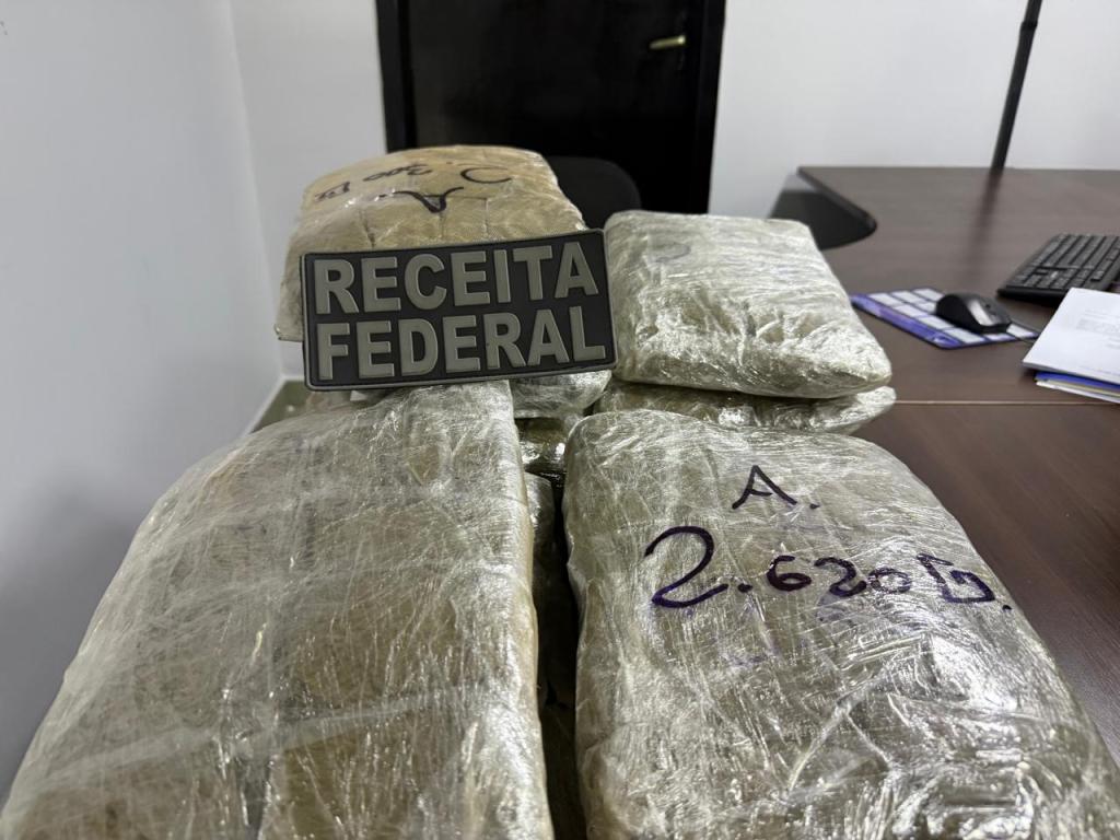 https://jornalnoroeste.com/uploads/images/2025/10/receita-federal-intercepta-veiculo-com-81-kg-de-haxixe-em-paicandu-bg-15265-63733.jpeg