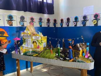 Alunos da Escola Municipal Júlio Benatti realizam exposição sobre cultura...