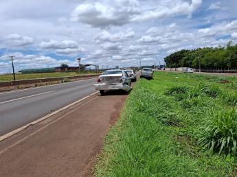 Colisão entre Jeep Compass e VW Santana deixa uma pessoa...