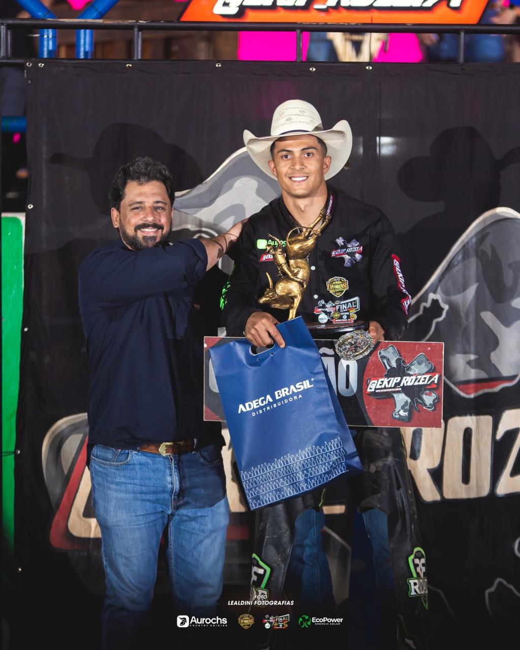 https://jornalnoroeste.com/uploads/images/2025/11/leandro-henrique-de-nova-esperanca-conquista-o-bi-campeonato-no-rodeio-tavorense-2025-bg-15634-9dc23.JPG
