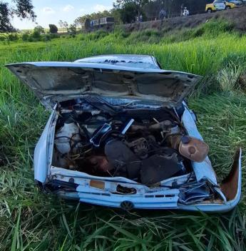 Mulher fica ferida após capotamento em rodovia da região