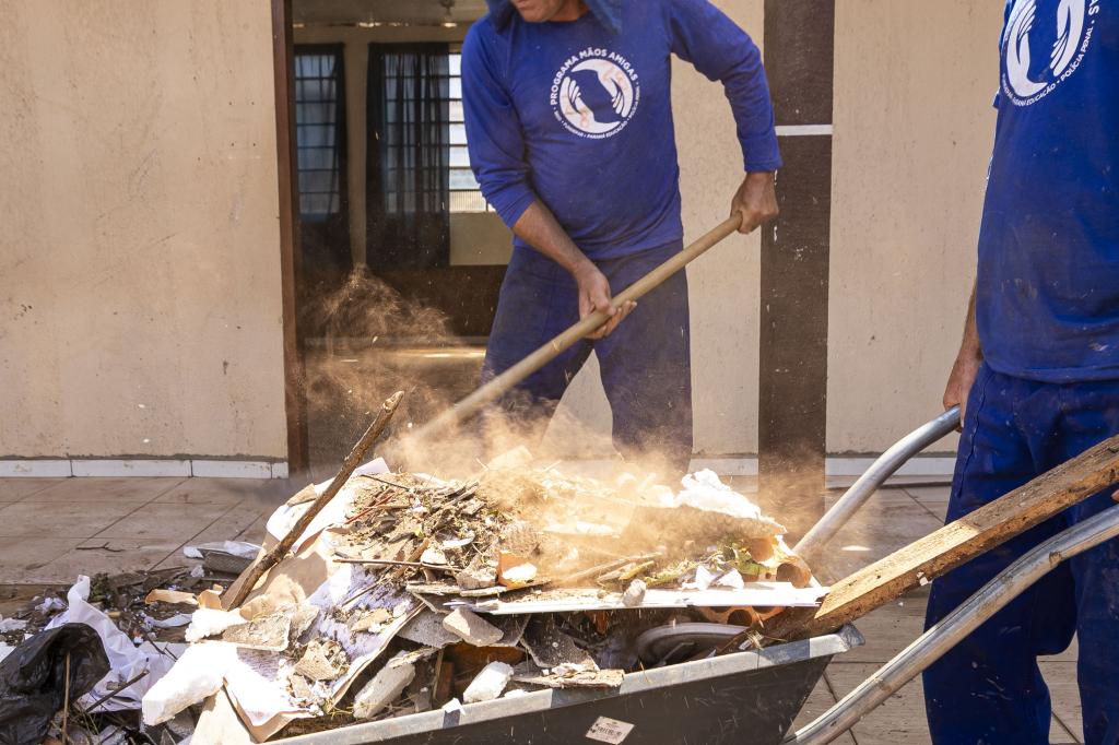 Quadruplica número de presos trabalhando na reconstrução Rio Bonito do...
