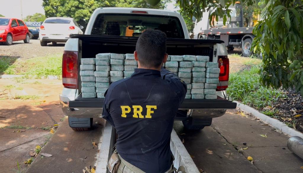 PRF apreende 82 kg de pasta base de cocaína em...