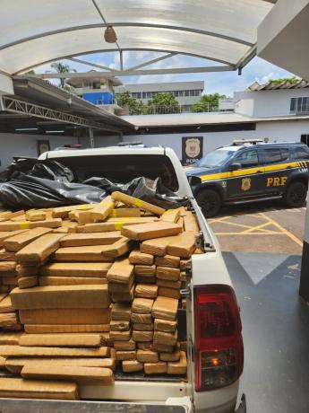 PRF intercepta carregamento de maconha em Campo Mourão