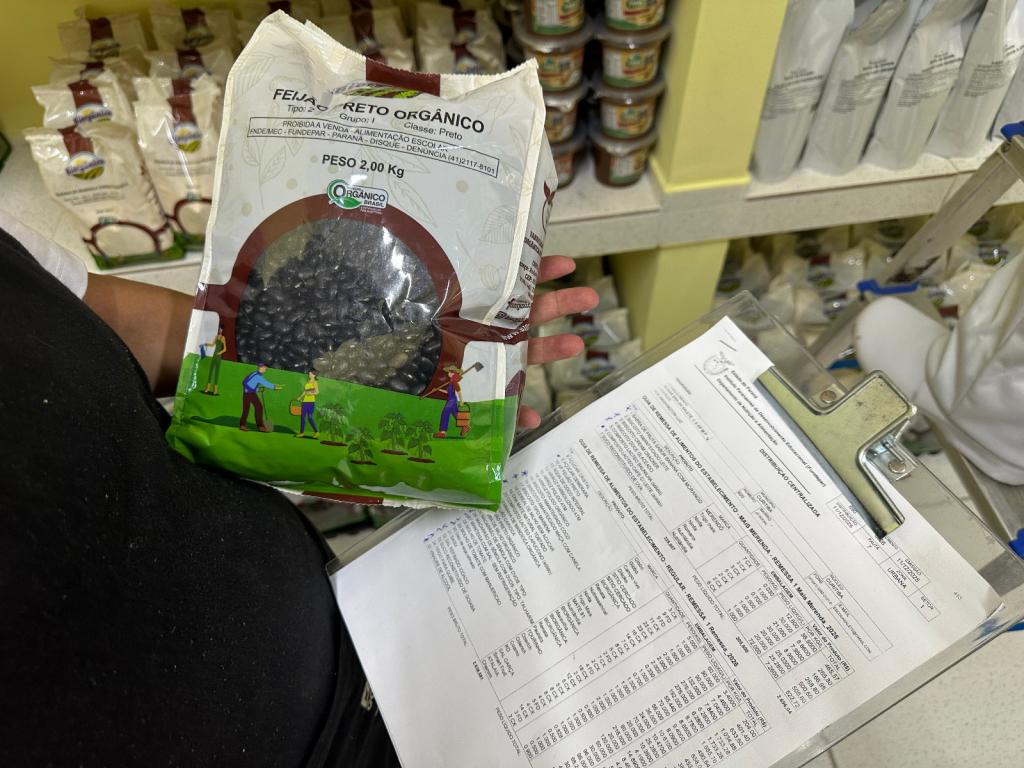 Colégios recebem primeira remessa de alimentos do ano com novidade...