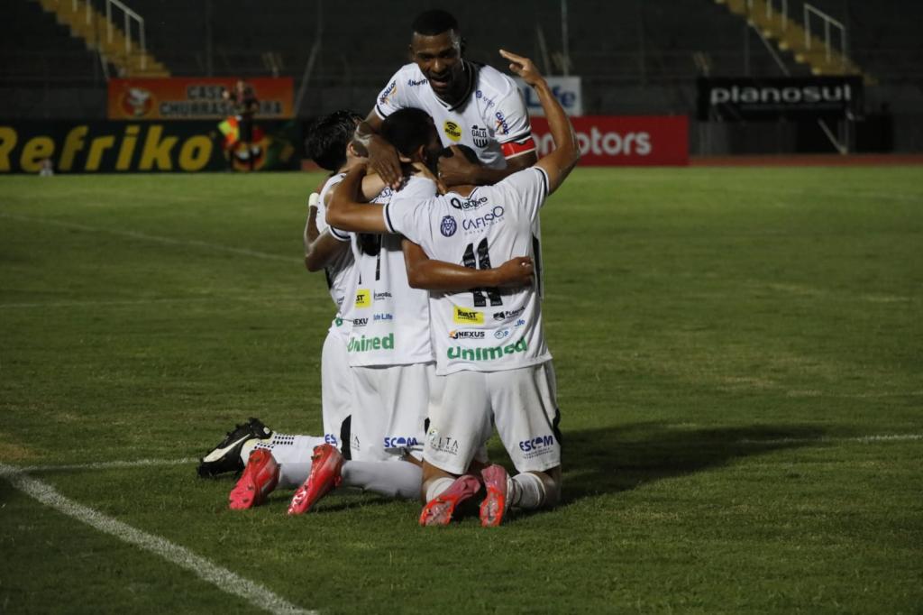 Galo Maringá vence o Foz do Iguaçu por 3 a 0 e...