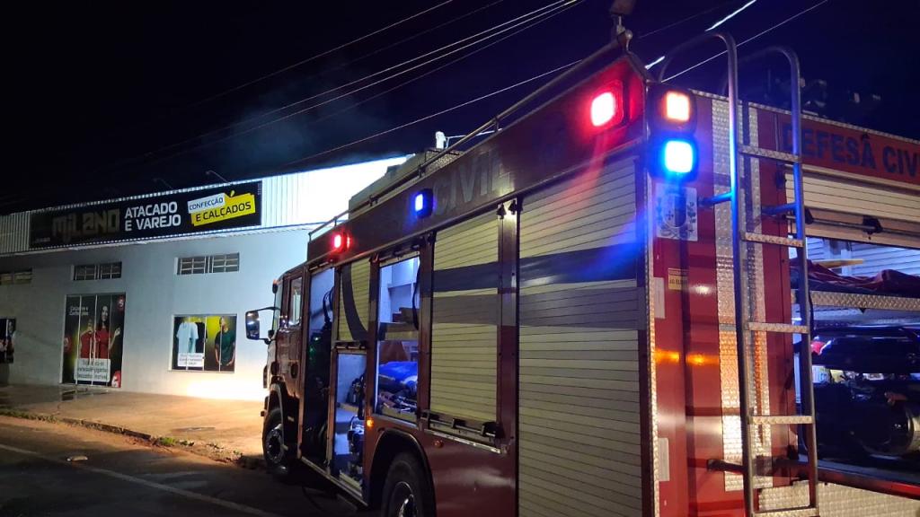 Incêndio destrói loja em Presidente Castelo Branco durante a madrugada