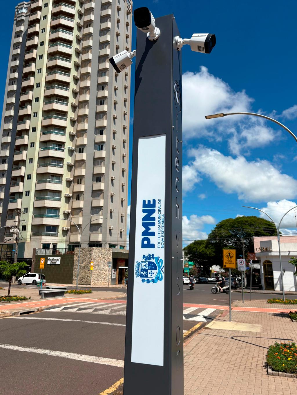 Nova Esperança instala três totens de monitoramento 24 horas e...